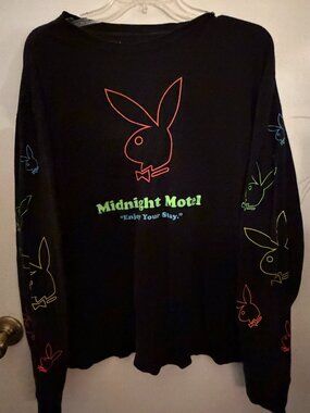 Playboy by PacSun Midnight Motel Black Long Sleeve Graphic T-Shirt Men’s Size M